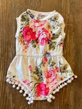 Sayoo White Floral Pom-Pom Baby Romper size 70 or 6-9 mos